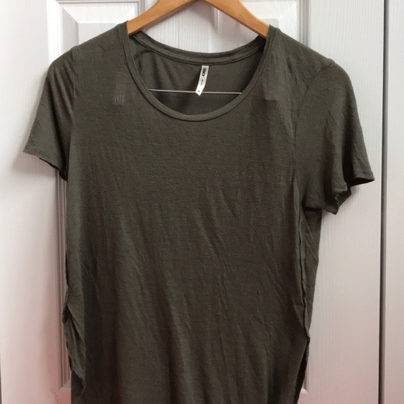 Basic Scoop Neck Tee - Picture 1 of 3